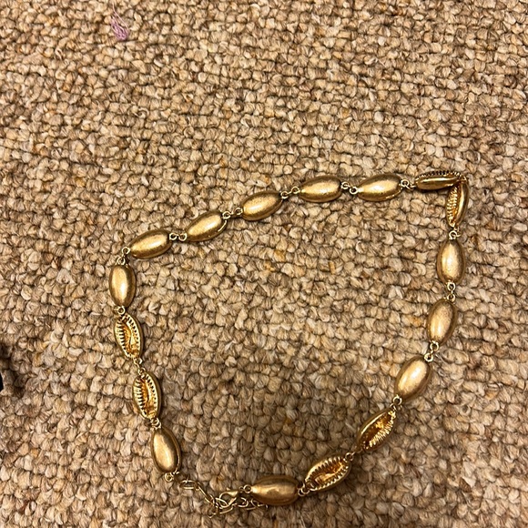 Gold Shell Necklace - Picture 1 of 2